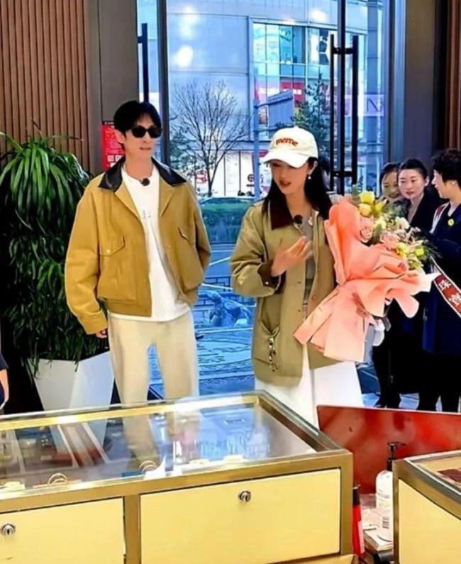 董璇再婚老公疑为演员张维伊 甜蜜姐弟恋曝光